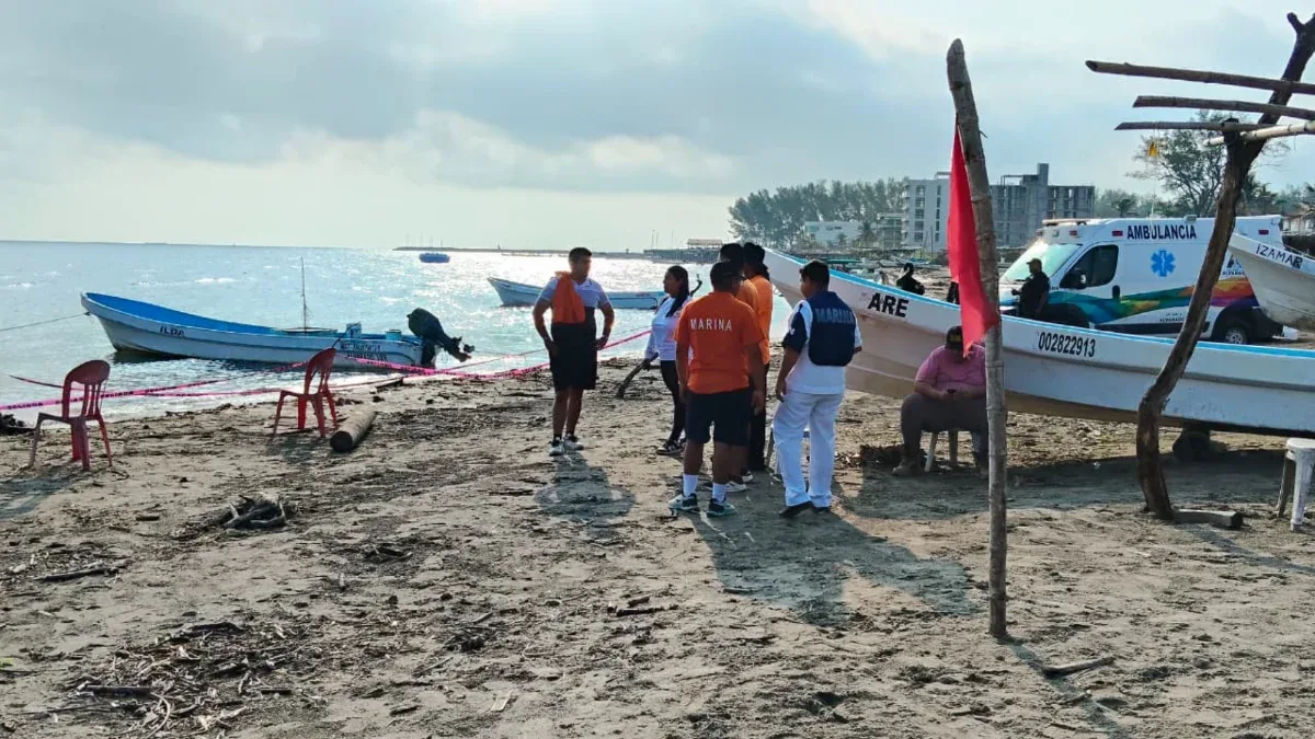 Tragedia en playa de Alvarado: muere padre y desaparece su hijo tras ser arrastrados por el mar