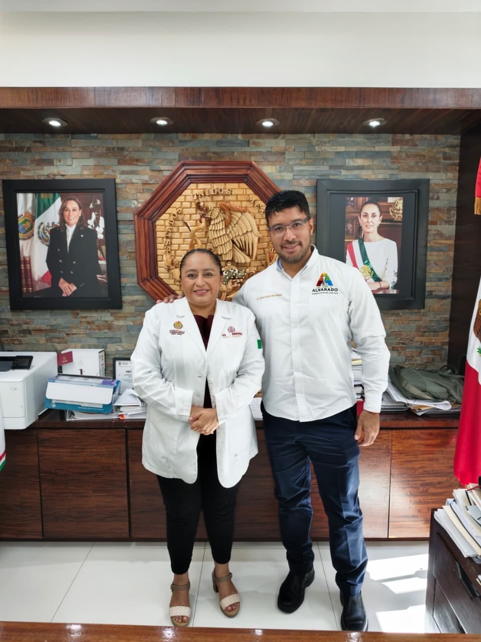 Alcalde Beto Cobos gestiona fortalecimiento de los servicios de salud para Alvarado