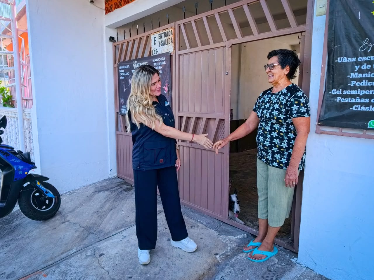Alcaldesa Maryjose Gamboa Torales atiende de primera mano necesidades ciudadanas durante recorrido sorpresa por la colonia Manantial