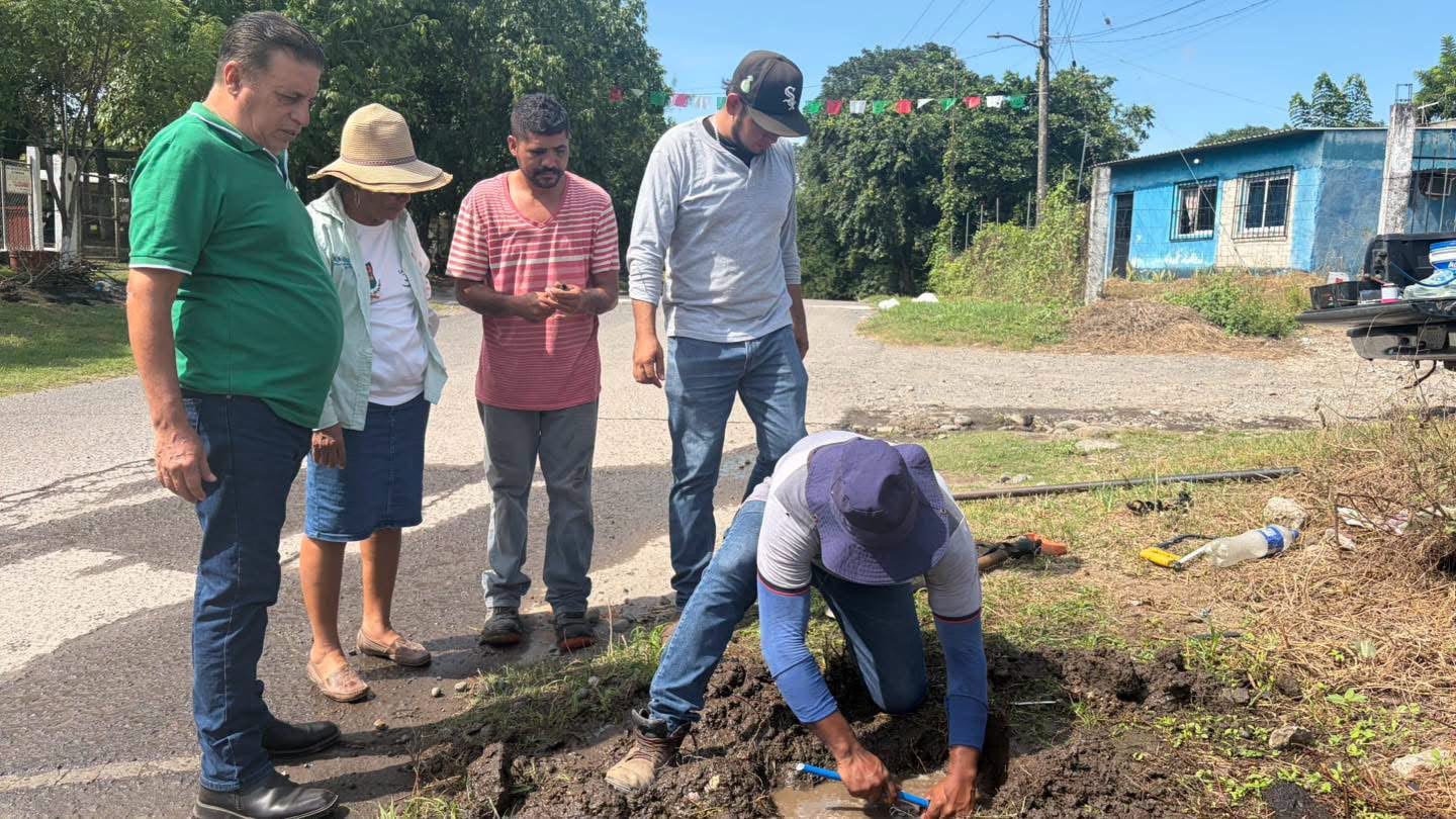 Ayuntamiento de Jamapa atiende fugas de agua y fortalece los servicios públicos en La Matamba