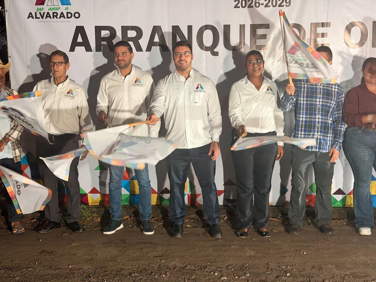 Dan banderazo de inicio a la pavimentación de la calle Pescadores en Playa Zapote